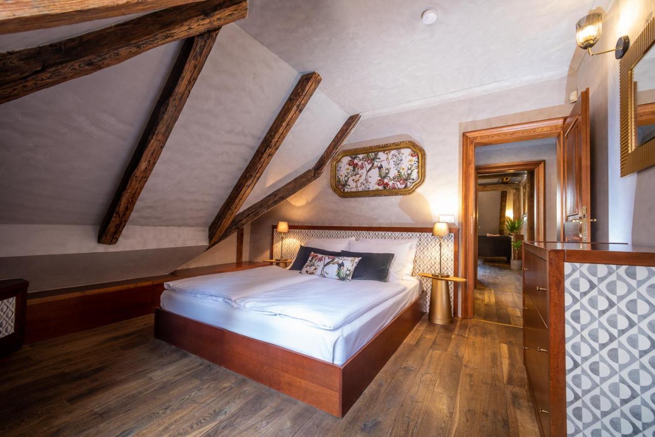 Miss Sophie'S Charles Bridge Hotel Praga Exterior foto
