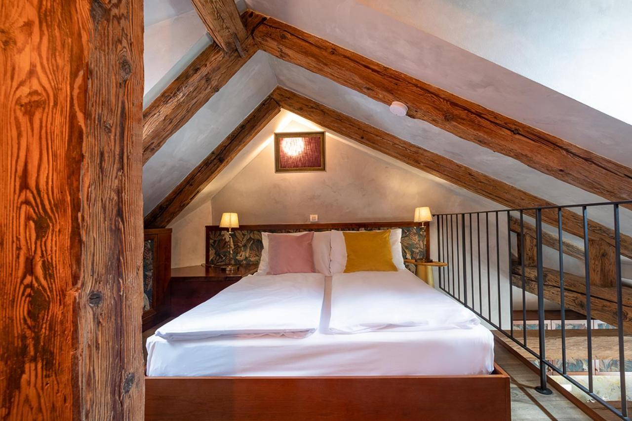 Miss Sophie'S Charles Bridge Hotel Praga Exterior foto