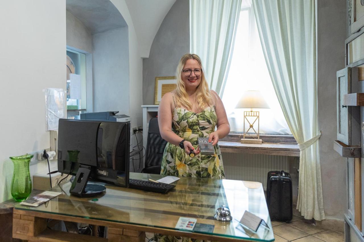 Miss Sophie'S Charles Bridge Hotel Praga Exterior foto