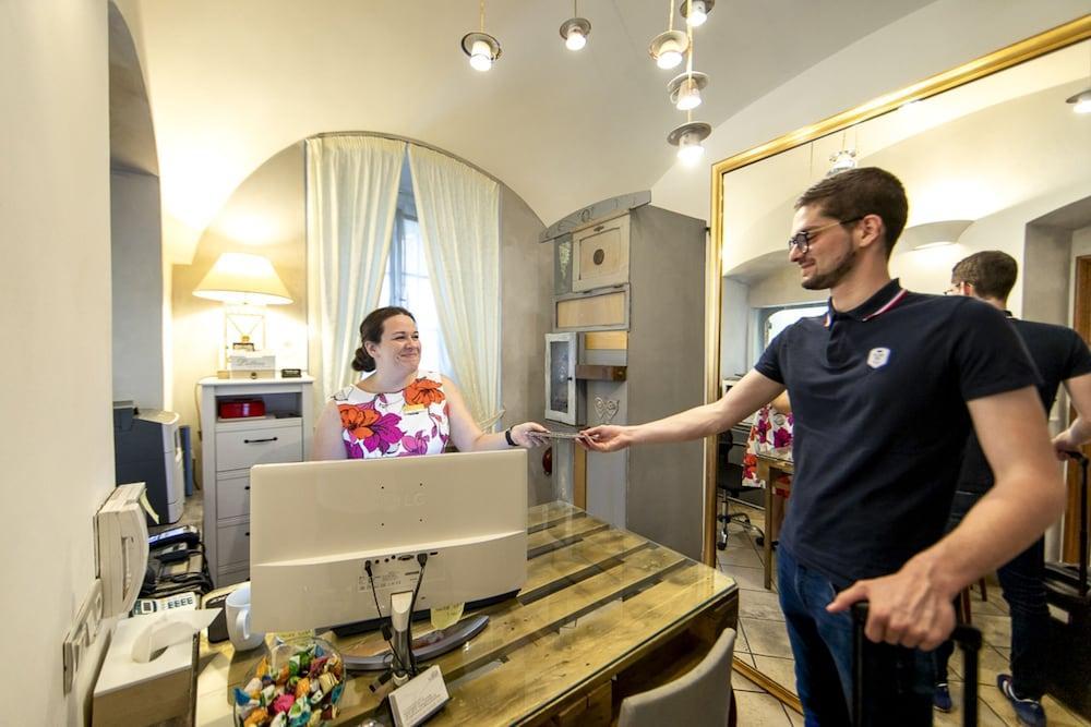 Miss Sophie'S Charles Bridge Hotel Praga Exterior foto