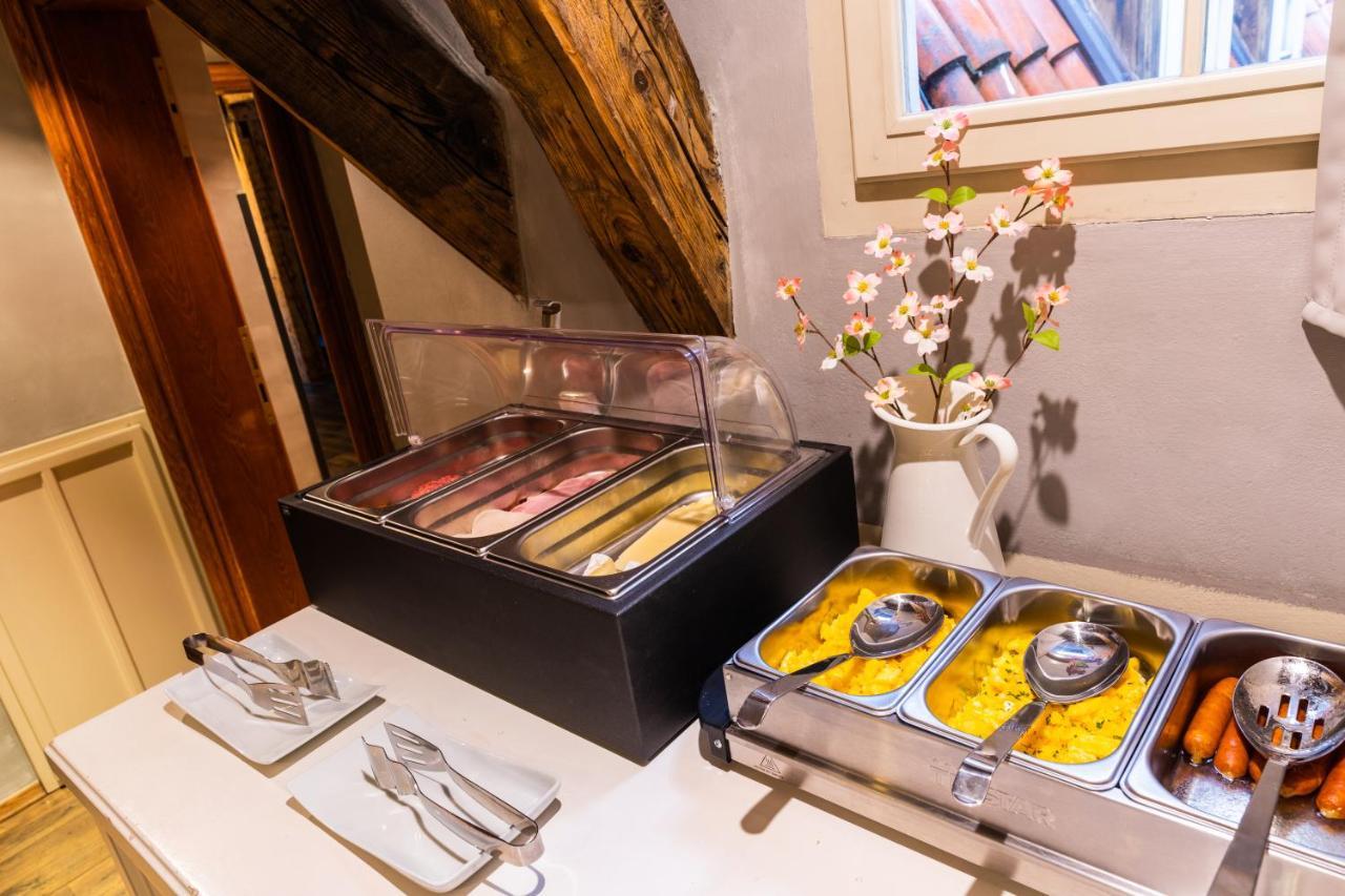 Miss Sophie'S Charles Bridge Hotel Praga Exterior foto