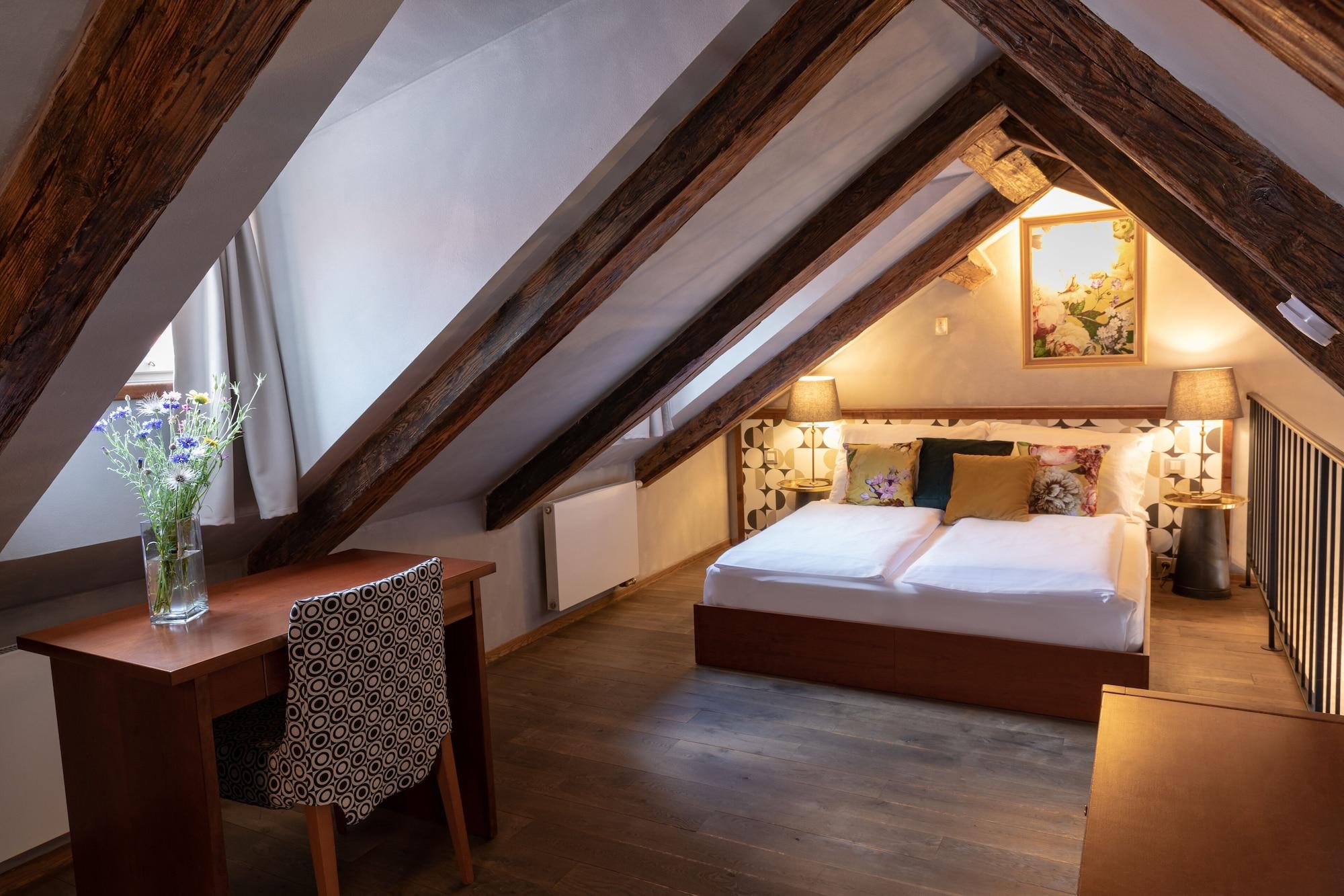 Miss Sophie'S Charles Bridge Hotel Praga Exterior foto